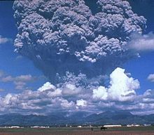 220px-Pinatubo_ash_plume_910612